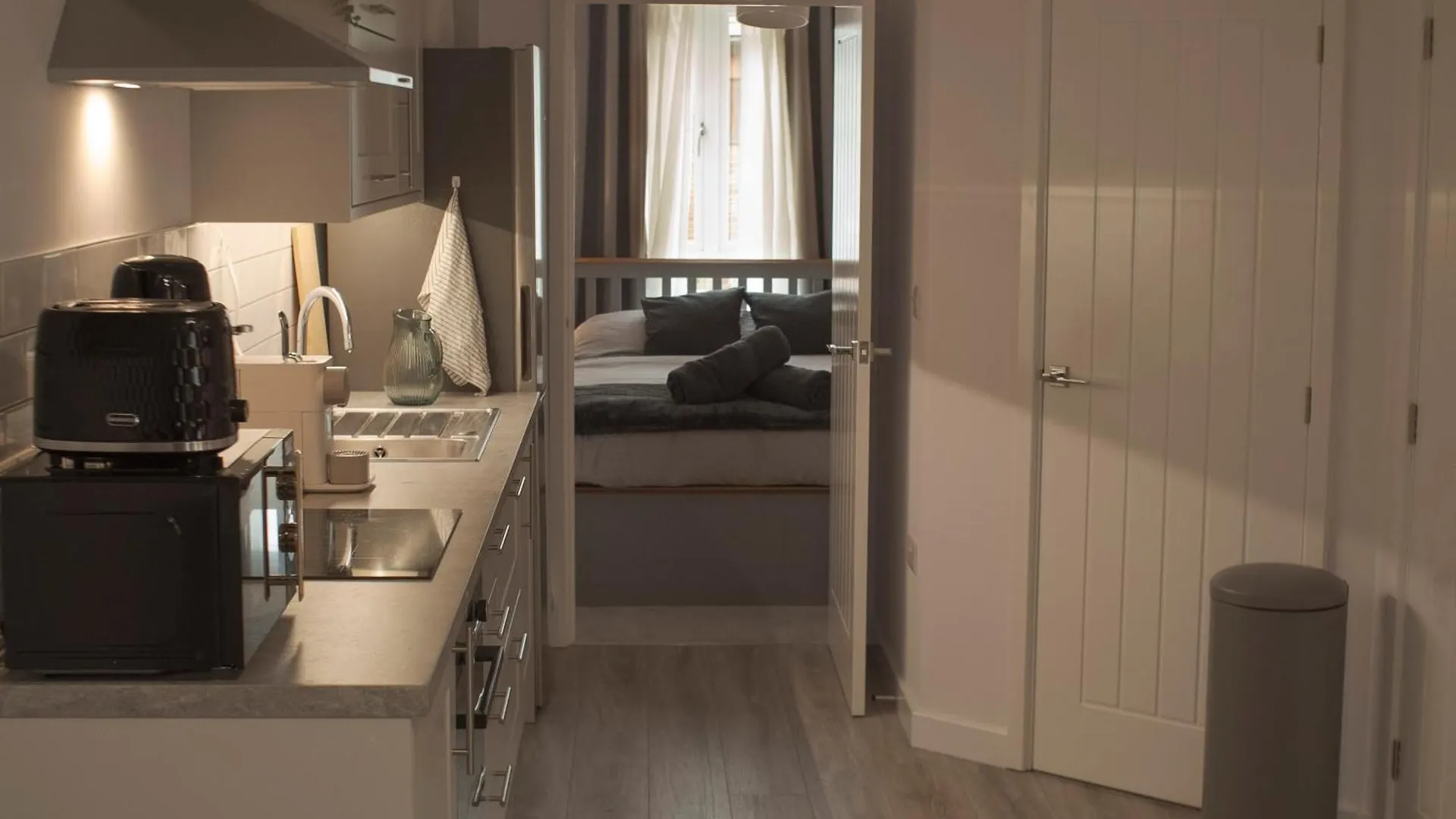 요크 Brand New Flat 5 With Free Parking And Fast Wifi 아파트